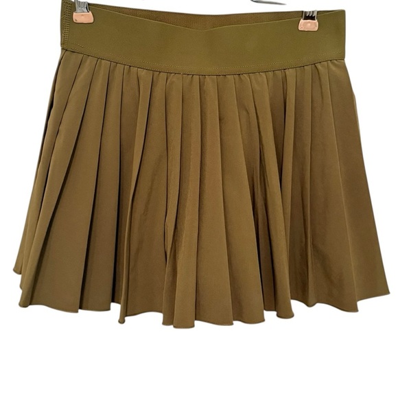Aritzia TNA Pleated Tennis Skirt in Army Green Sz XS Performance Athletic - Picture 2 of 12